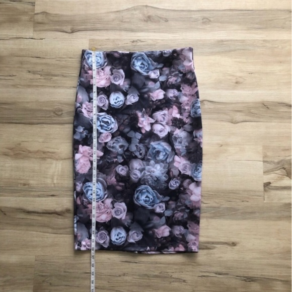 Smart Set Floral Pencil Skirt - Pink and Black - Picture 3 of 5
